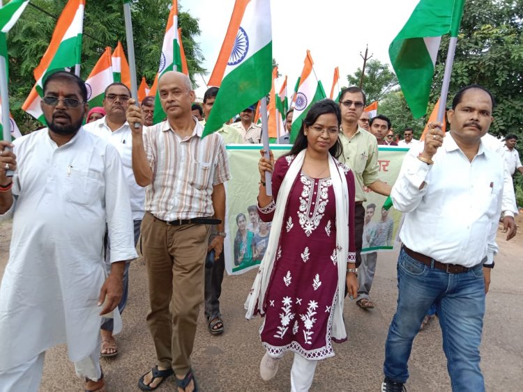 स्वतंत्रता दिवस के एक दिन पहले निकाली गई विशाल तिरंगा यात्रा