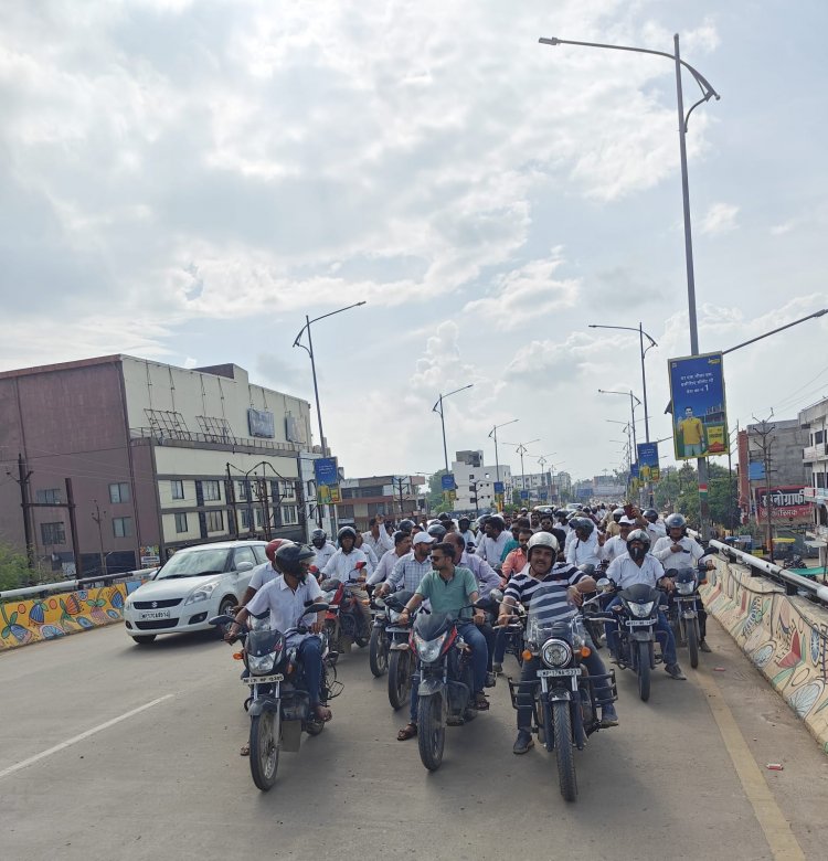 भगवान के दर पर पहुंचे पटवारी, खेमसागर मंदिर में हनुमान जी को सौंपा ज्ञापन