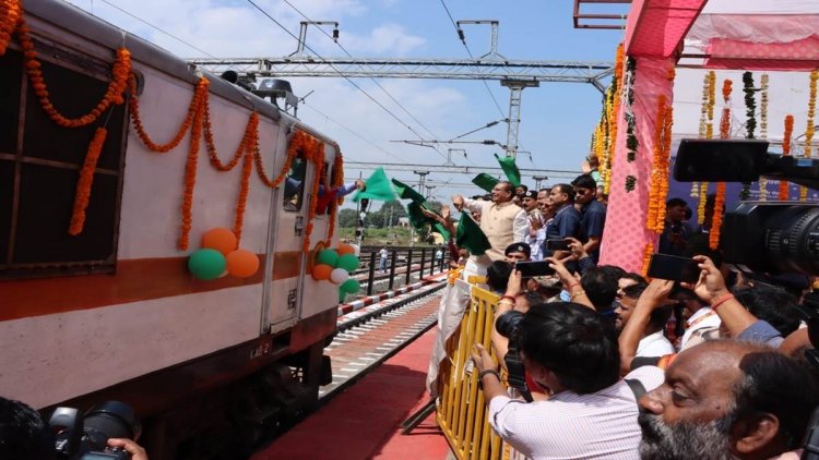 Chief Minister ने शहडोल में Nagpur Train को दिखाई हरी झंडी और airport  की दी सौगात