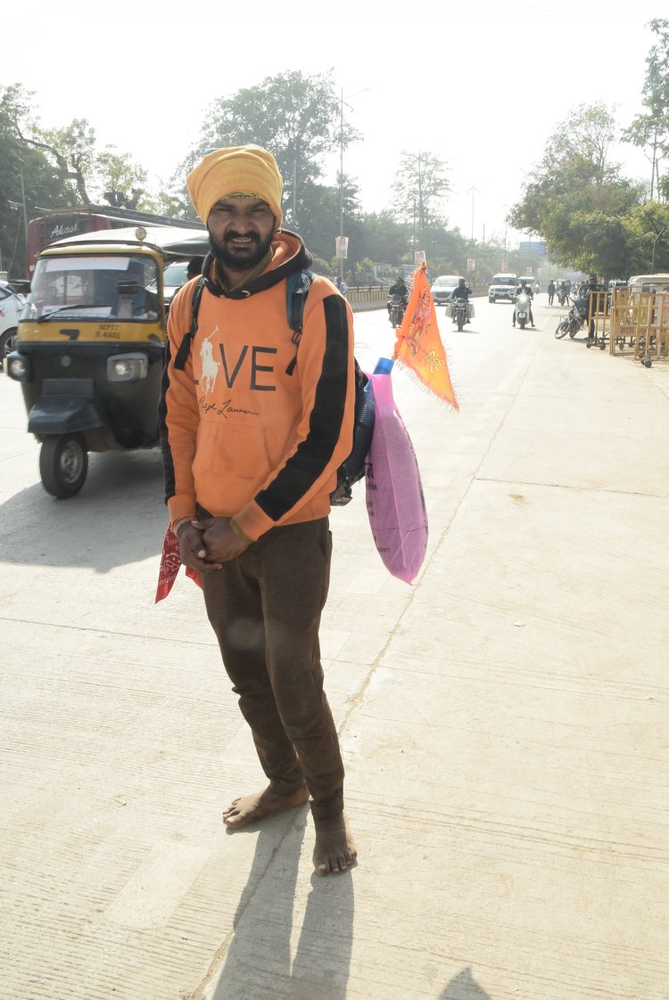 भगवान राम से मिलने की धुन में नागपुर से पैदल ही नंगे पर निकल पड़ा युवक, इतने दिन रीवा पहुंचने में लगे जानकर हैरान रह जाएंगे