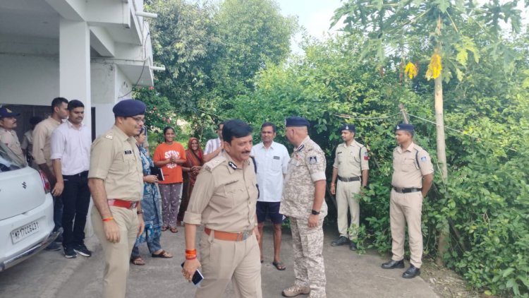 इटौरा डकैती कांड: पुलिस परेशान, पकड़ में नहीं आ रहे अपराधी फिर घर पहुंचे आईजी, डीआईजी और एसपी