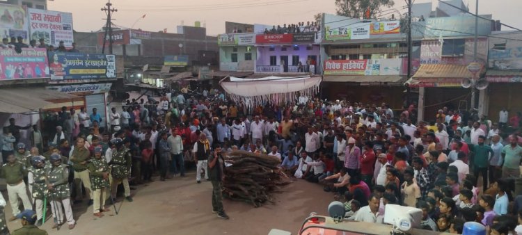 27 घंटे बाद धरना खत्म, थाना प्रभारी को हटाने के आश्वान पर माने कांग्रेसी, 7 दिन के लिए प्रदर्शन स्थगित किया